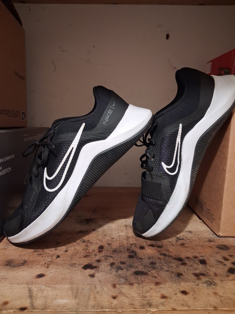 Nike Men’s Black/White Training Shoes